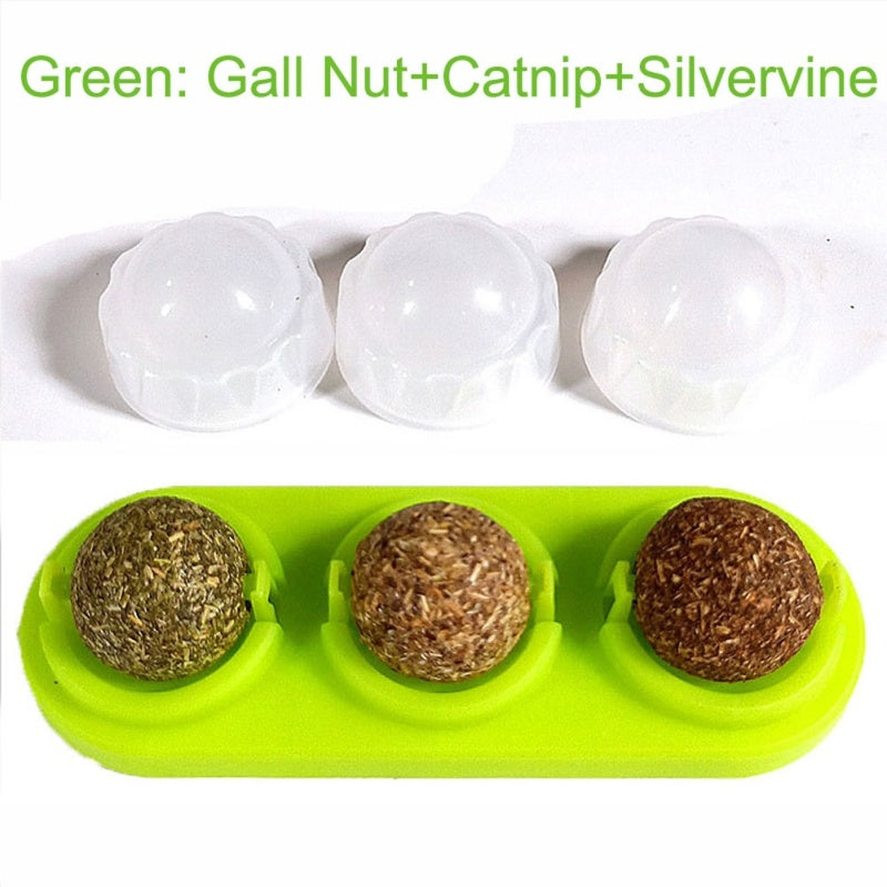Palla per gatti - Catnip ball licking turn